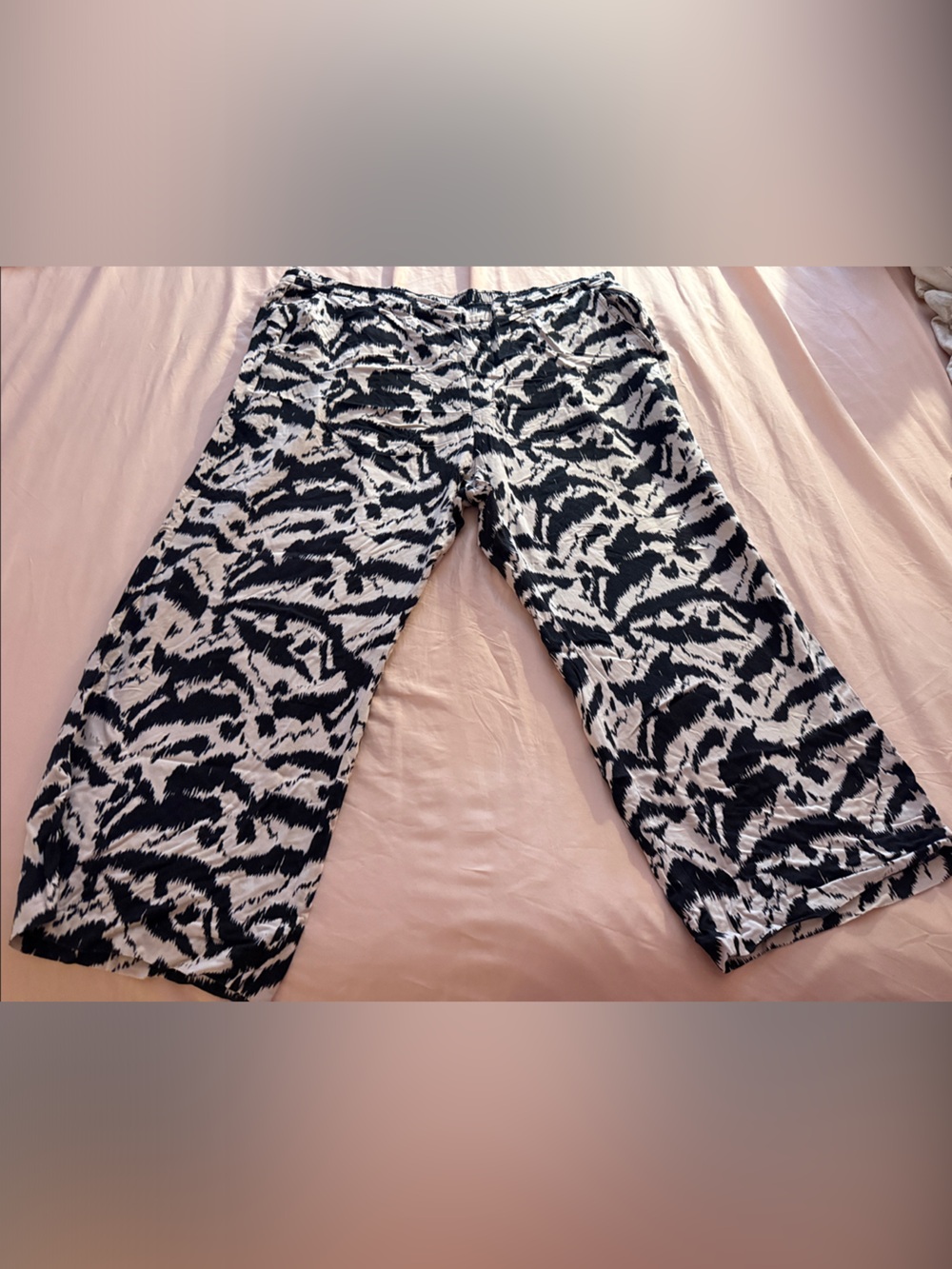 Old Navy Black and White Patterned Elastic Waist Pants